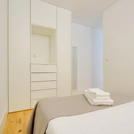Апартаменты 1-bedroom With Terrace Next To Bonfim Metro Station Порту